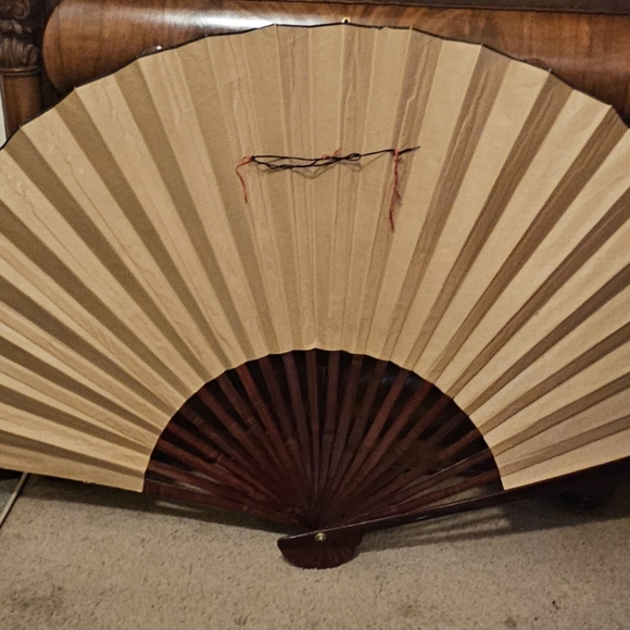 Vintage Large Handpaint Chinoiserie Gold Paper Fold Out Fan from the Philippines - Picture 11 of 16